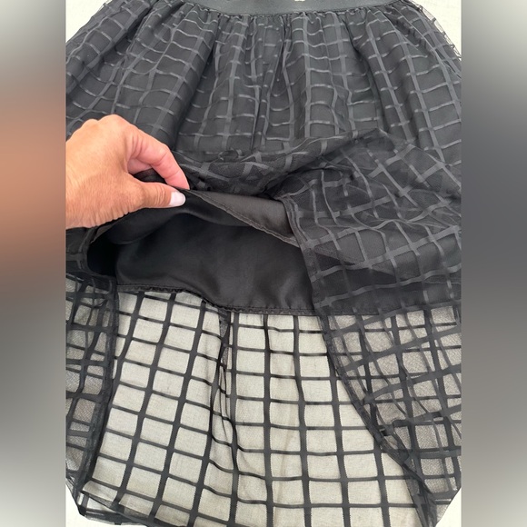 Windsor Mesh Skirt Large - Picture 7 of 7
